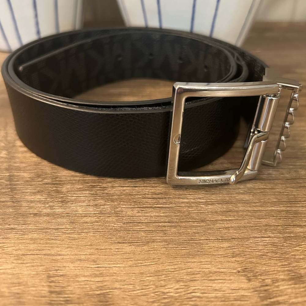 Micheal Kors black leather belt